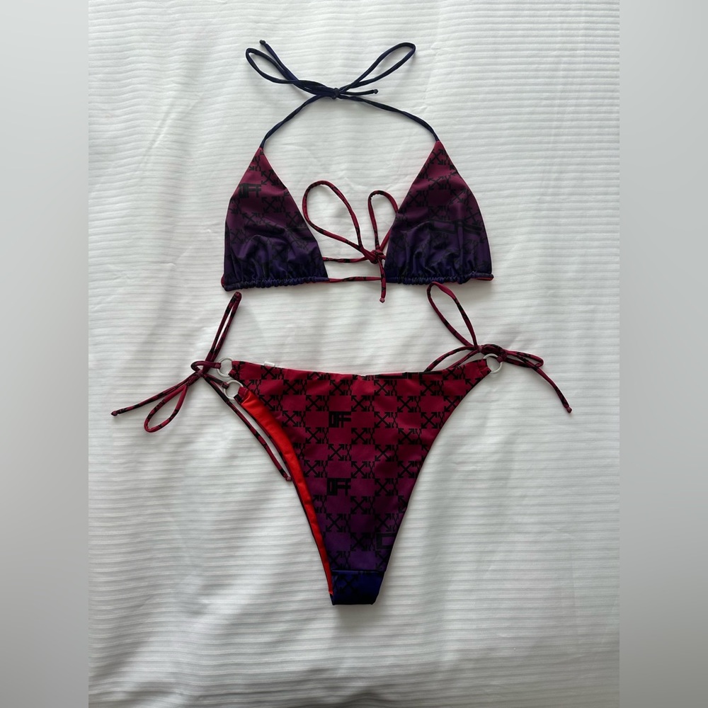 Off-White
logo-print gradient bikini